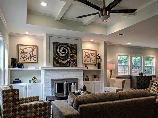Bungalow style living area with earth tones.
