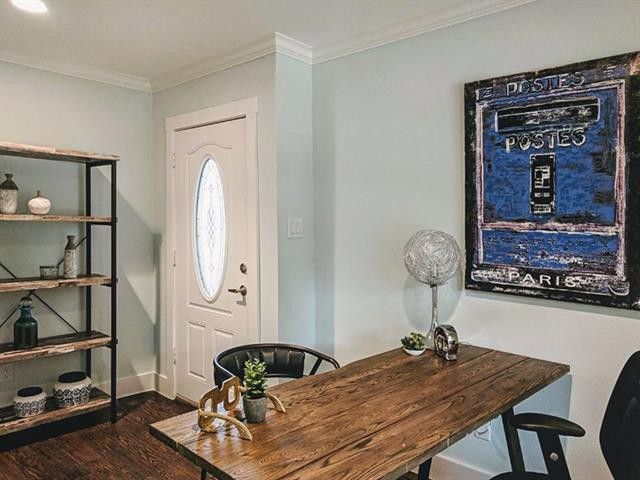 Bungalow entryway