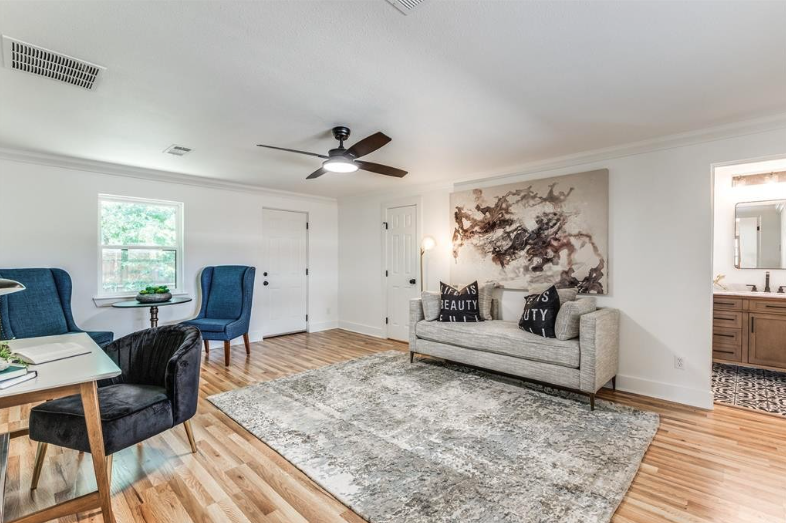 Large additional room off the kitchen