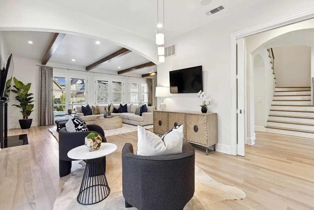 Home Staging seating area with two chairs and tv