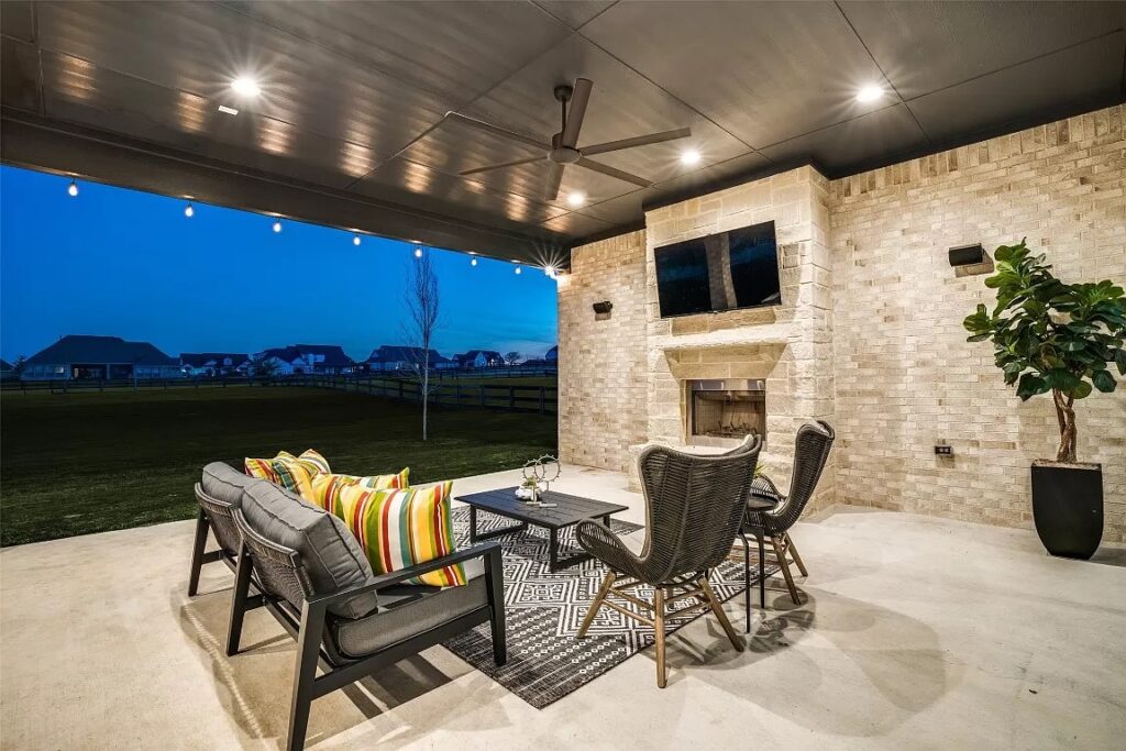 Home Staging Dallas Fort Worth of outdoor patio staged with furniture, outdoor rug