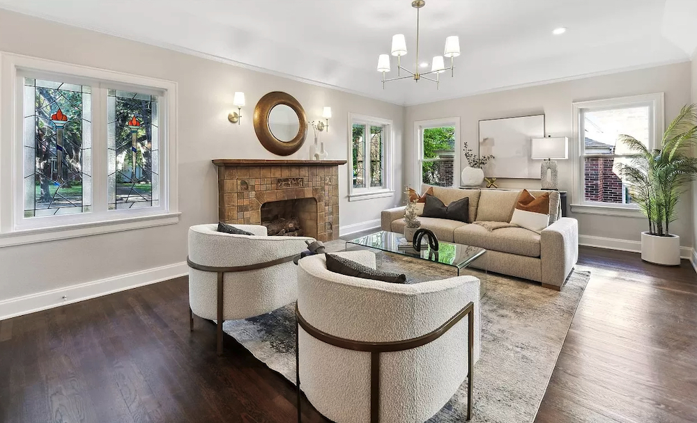 Home Staging - Living room with light and modern furnishings