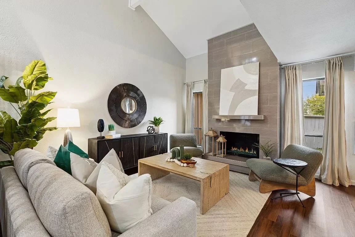 Home Staging for townhouse in Texas